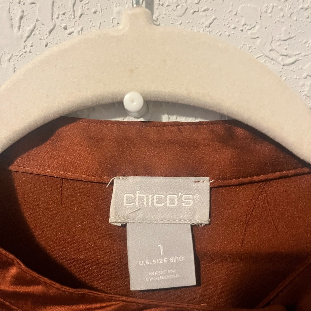 ✨NWT✨Chico's Copper Satin, minimalist, size 8, classy, trendy, fall Blouse - Picture 2 of 9
